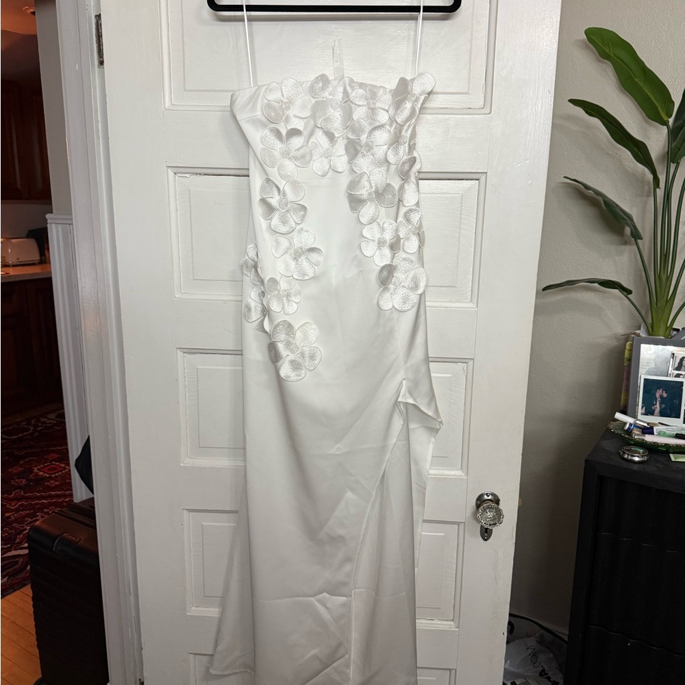 JW PEI White Strapless Dress with Elegant Silhouette - Picture 7 of 11